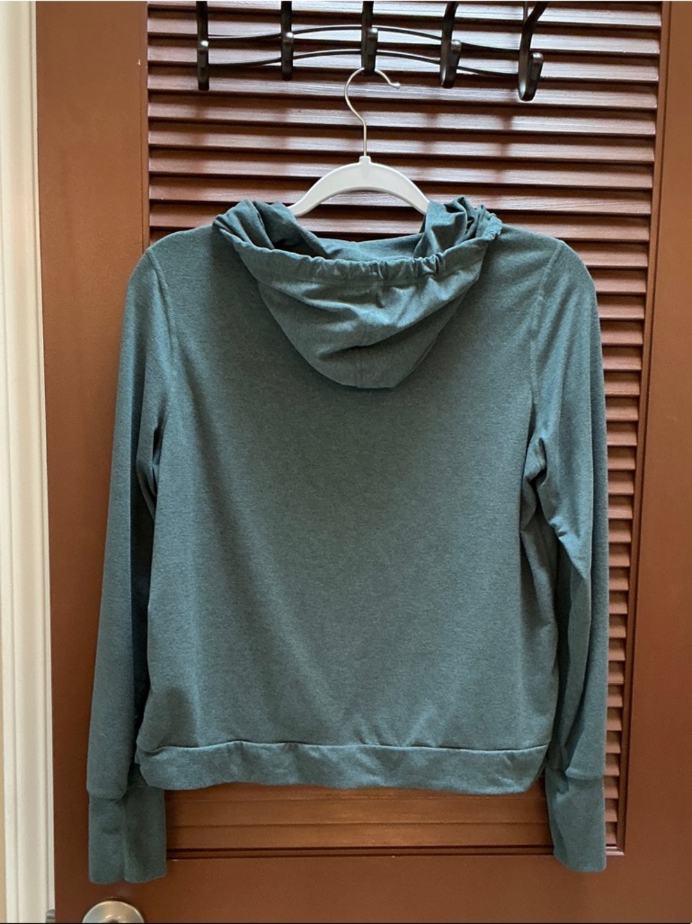 Vuori Teal hoodie
And Vuori Canvas bag - Picture 5 of 7